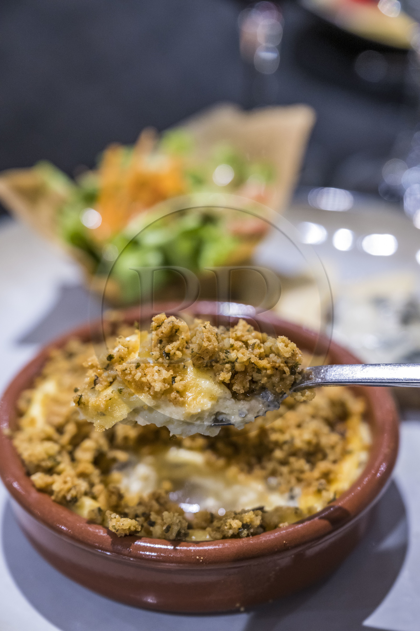 France, Aveyron, Grands-Causses Regional Nature Park, Roquefort sur Soulzon, Saint-Affrique, restaurant Le Chat Qui Dort, Crumble au Roquefort