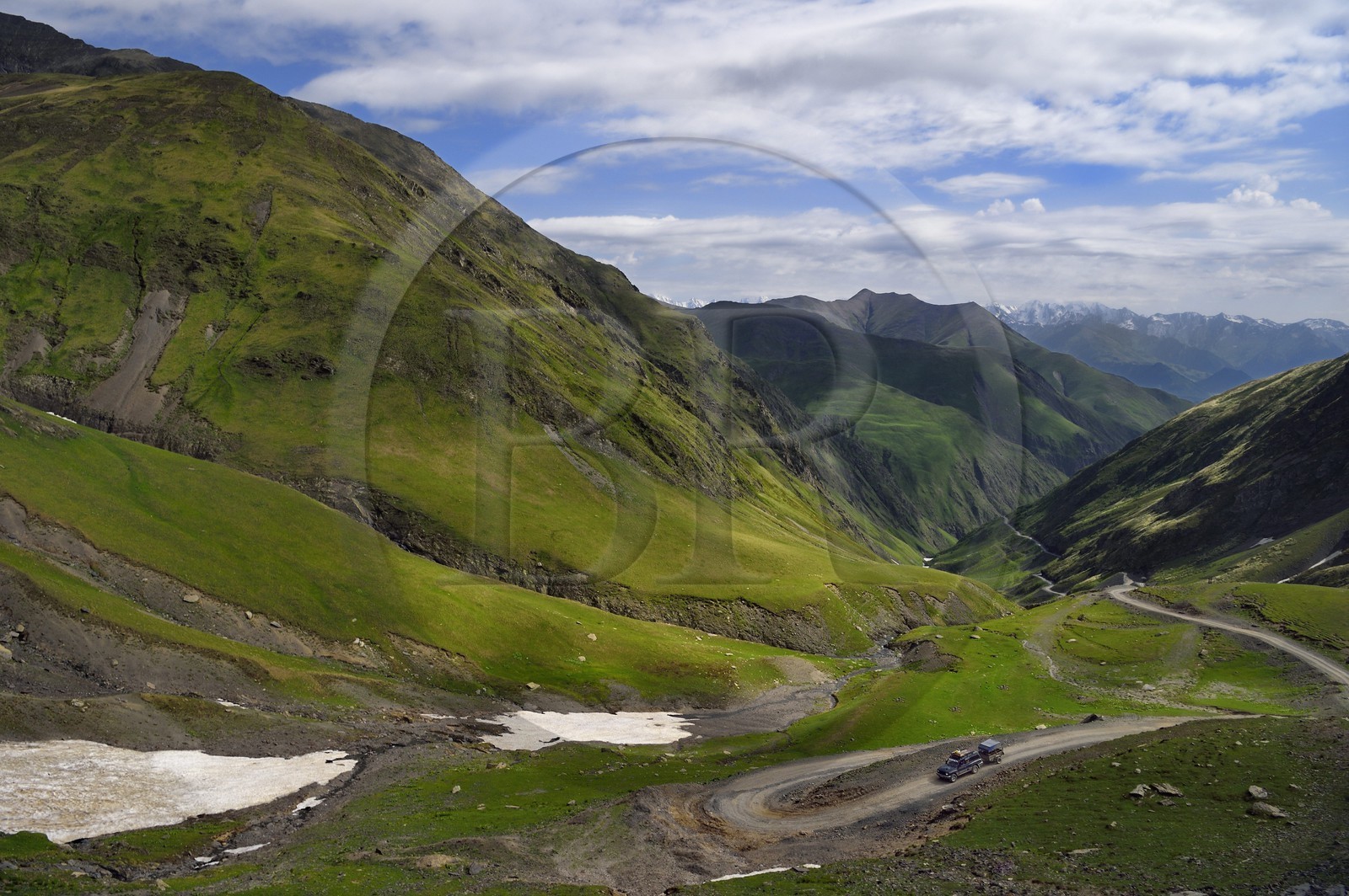 Géorgie, Kakheti, Parc national de Touchétie, la très spectaculaire piste qui relie Telavi à Omalo au Col d'Abano (2826 mètres)