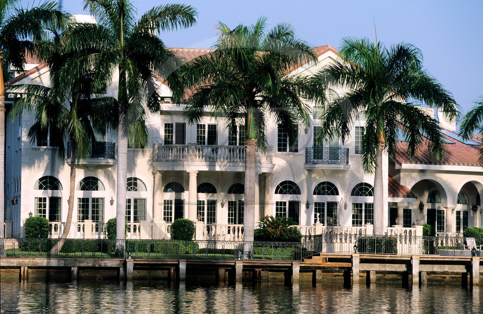 Etats-Unis, Floride, ville de Boca Raton, belles demeures derrière Spanish River Park