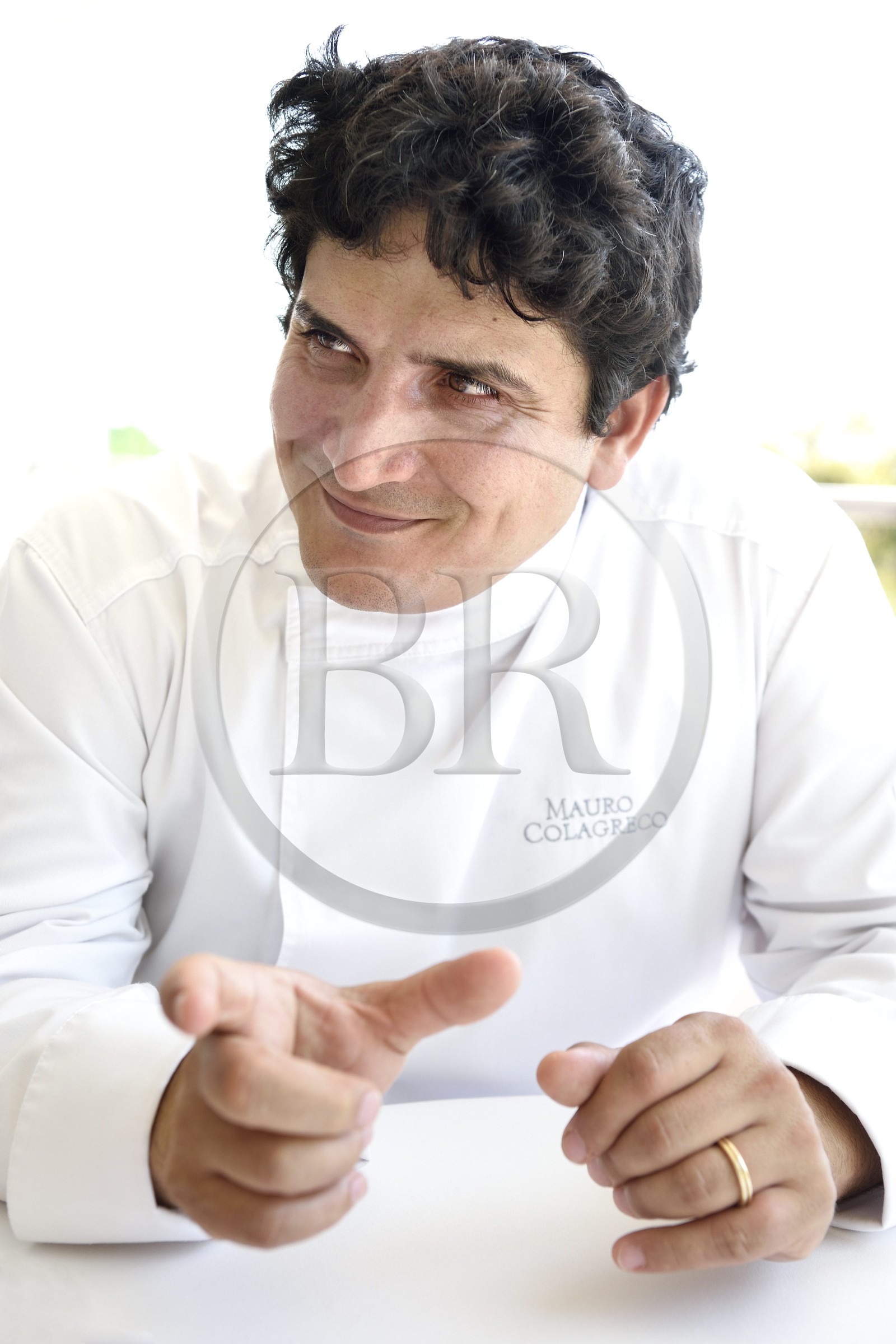 France, Alpes-Maritimes (06), Menton, Restaurant Le Mirazur, le Chef doublement étoilé Michelin Mauro Colagreco dans sa cuisine