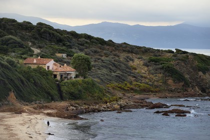 France, Corse-du-Sud (2A), Cargèse, la plage de Capizzolu où débarquèrent en 1676 les grecs qui fondèrent la colonie de Cargèse