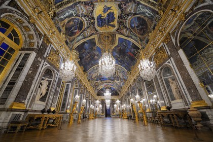 France, Yvelines, Chateau de Versailles, listed as World Heritage by UNESCO, Galerie des Glaces (Hall of Mirrors), length 73m and width 10,50m, with 17 windows and 357 mirrors, architect Jules Hardouin Mansart (1678-1684)