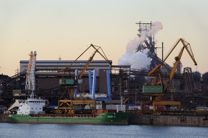 Italie, Toscane, le port industriel de Piombino en face de l’Ile d’Elbe