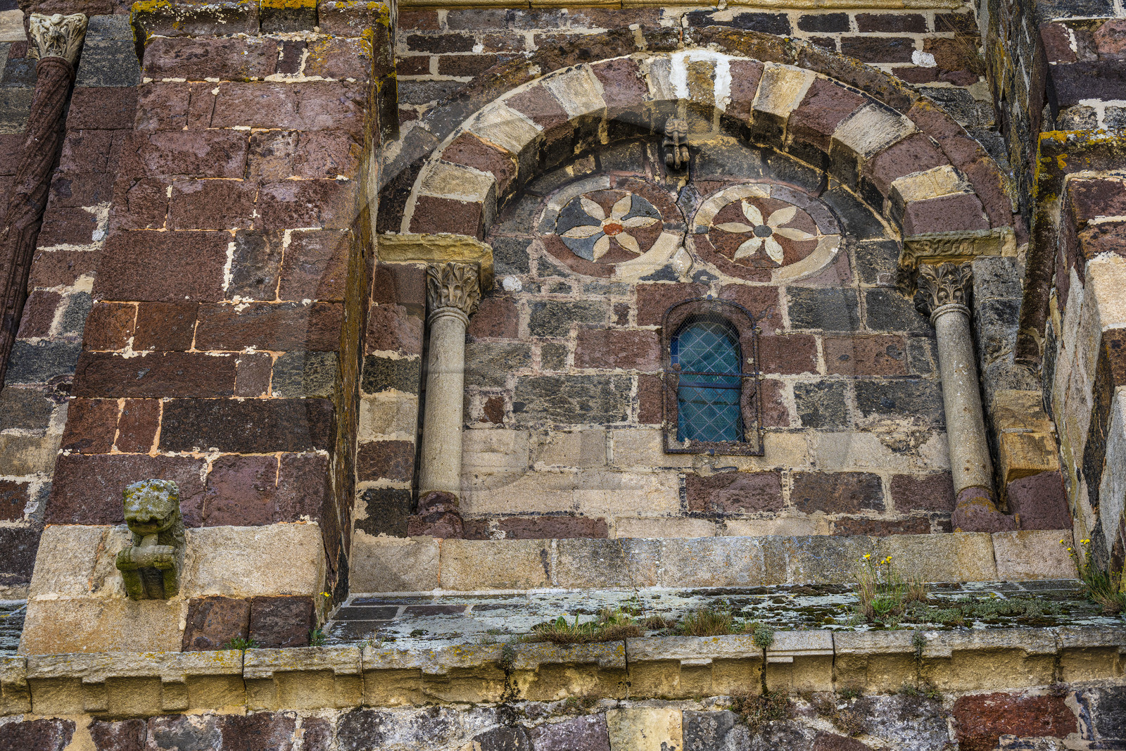 France, Haute-Loire (43), Le Monastier-sur-Gazeille, randonnée avec un âne sur le chemin de Stevenson (GR 70), l'église abbatiale Saint-Théofrède aussi appelé Saint Chaffre