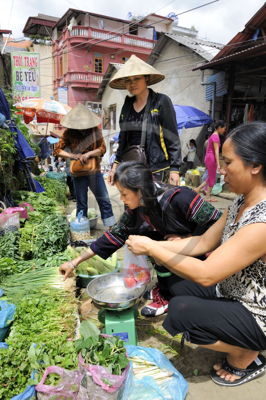 Vietnam, province de Lao Cai, marché de Sapa, la minorité Hmong Noir