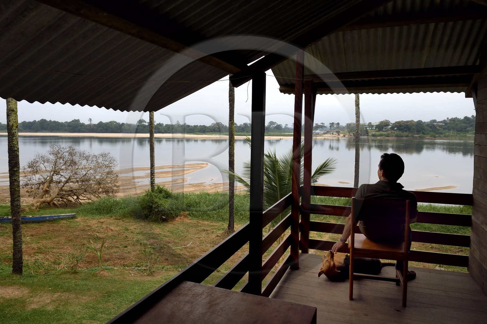 Gabon, Province du Moyen-Ogooué, Lambaréné, l'ancien Hopital Albert Schweitzer et le fleuve Ogooué, l'ancienne Case Blanche pour les malades européens