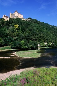 France, Dordogne (24), château de Castelnaud-la-Chapelle surplombant la Dordogne