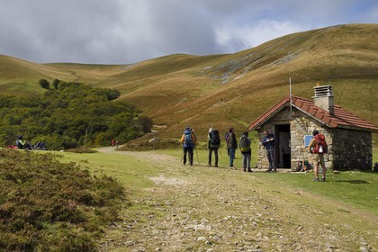 Spain, Basque Country, Navarra, Camino de Santiago (the Way of St. James) between Saint Jean Pied de Port and Roncesvalles, pilgrims at the Izandorre Refuge at the Lepoeder pass
