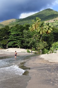 Caraïbes, Ile de la Dominique, Coulibistrie, Batalie Beach et estuaire de la rivière Coulibistrie