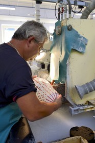 France, Moselle (57), Saint-Louis-les-Bitche, la Cristallerie Saint-Louis, ateliers de taille et de gravure