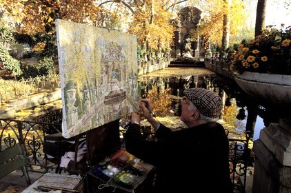 France, Paris (75), jardin du Luxembourg, un peintre devant la fontaine de Médicis