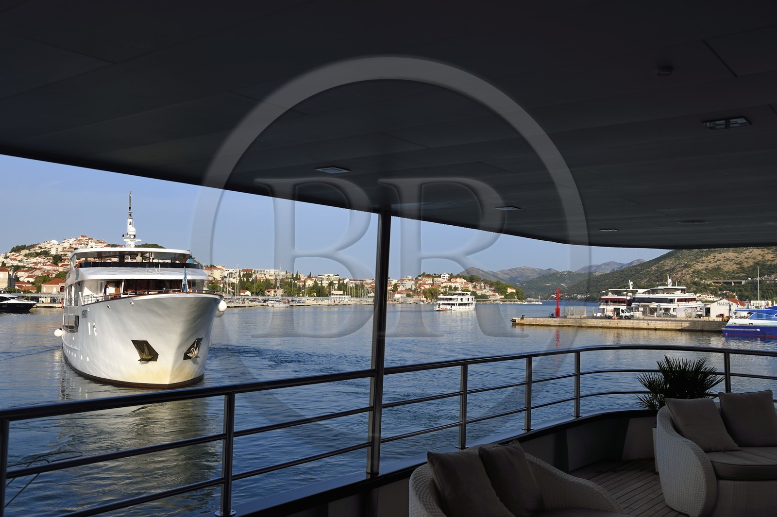 Croatie, Dalmatie, cote dalmate, Dubrovnik, bateaux de croisière dans le port de Gruz