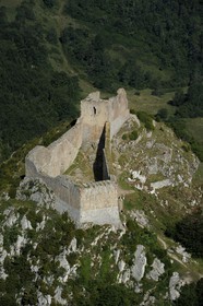 France, Ariège (09), Pays d' Olmes, château cathare de Montségur perché sur un pog et les Pyrénées (vue aérienne)