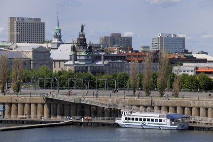 Canada, province de Québec, Montréal, quartier du Vieux-Montréal, la ville depuis le Vieux-Port