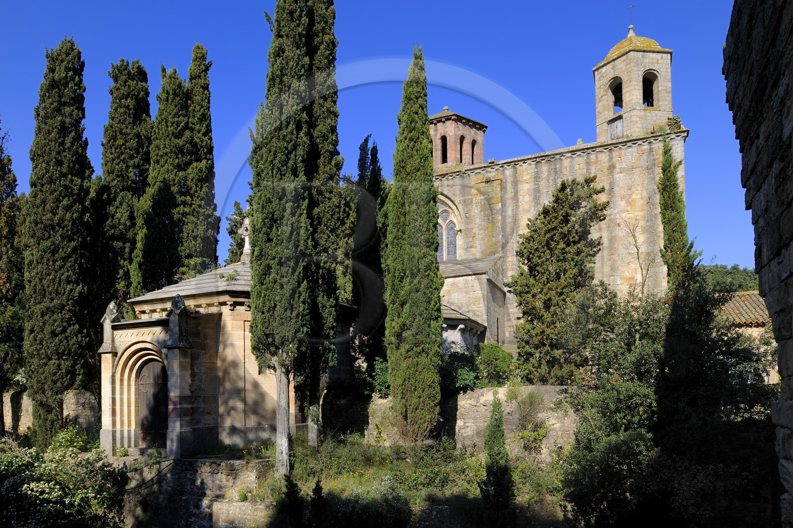 France, Aude (11), abbaye cistercienne de Fontfroide, l'arrière de l'église de l'abbatiale