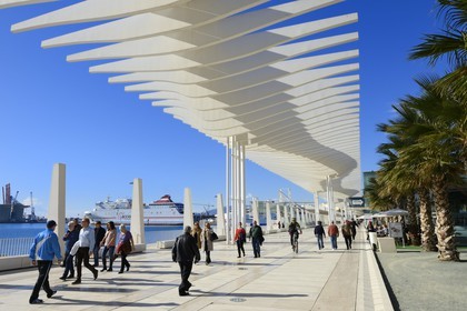 Espagne, Andalousie, Malaga, le front de mer sur le port, Palmeral de las Sorpresas