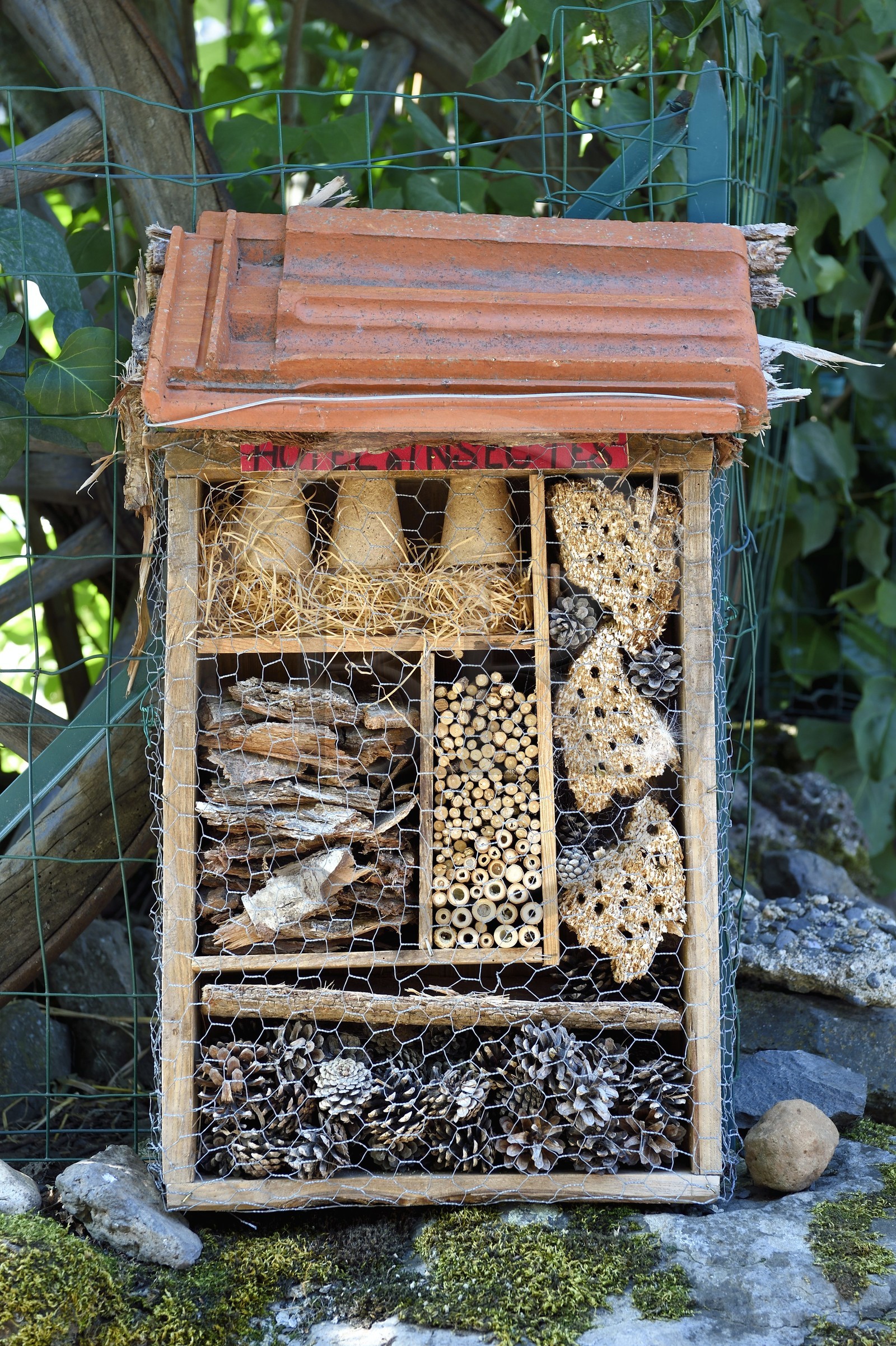 France, Cantal (15), Joursac, hotel à insectes