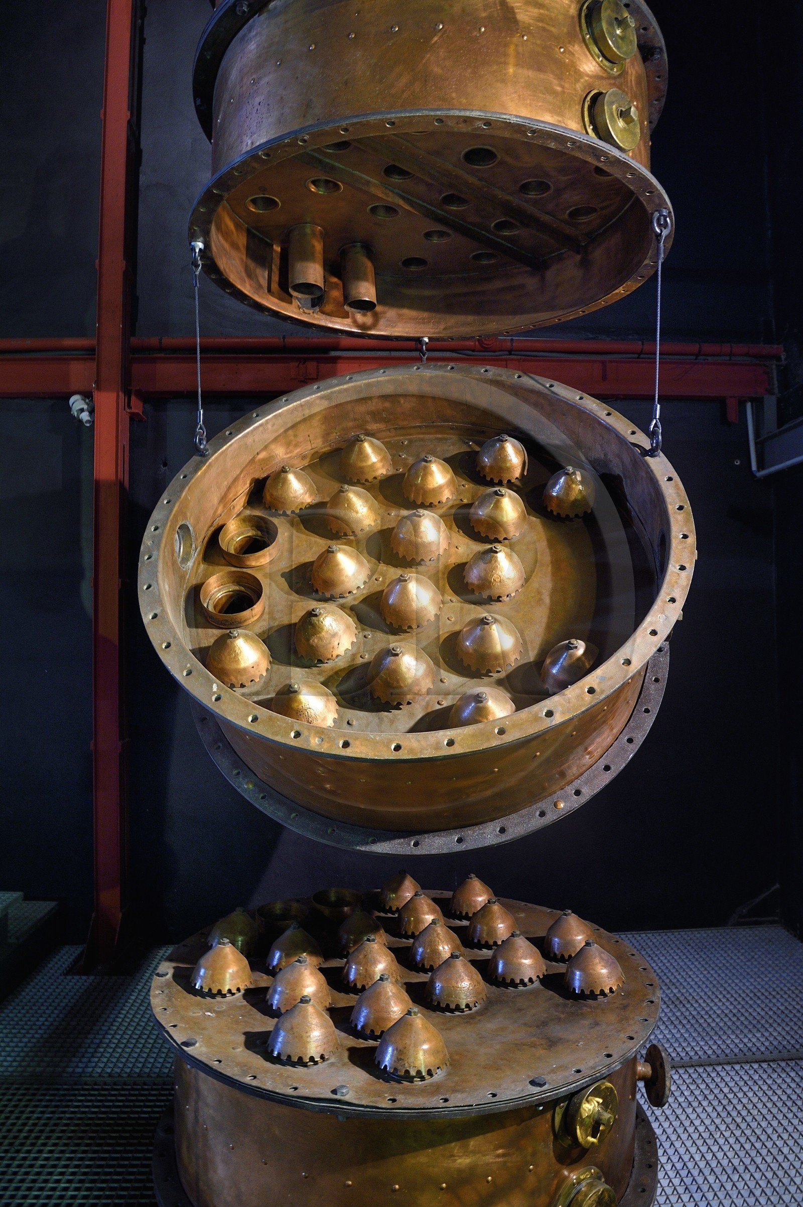 France, Ile de la Reunion, Saint Pierre, domaine de la distillerie Isautier, musée de la Saga du Rhum, colonne de distillation qui remplace l'alambic