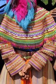 Vietnam, province de Lao Cai, région de Bac Ha, marché de Can Cau, femme de la minorité Hmong Fleur