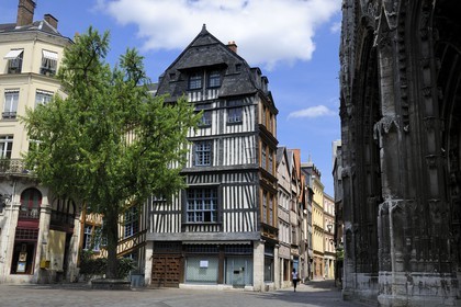 France, Seine Maritime, Rouen, B&B the House Who Leans on the place Barthelemy in an old half-timbered house next to St Maclou church