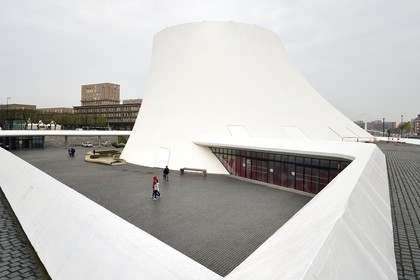France, Seine-Maritime (76), Le Havre, Centre-ville du Havre reconstruit par Auguste Perret classé Patrimoine Mondial de l'UNESCO, le Volcan réalisé par Oscar Niemeyer et première maison de la culture crée en France