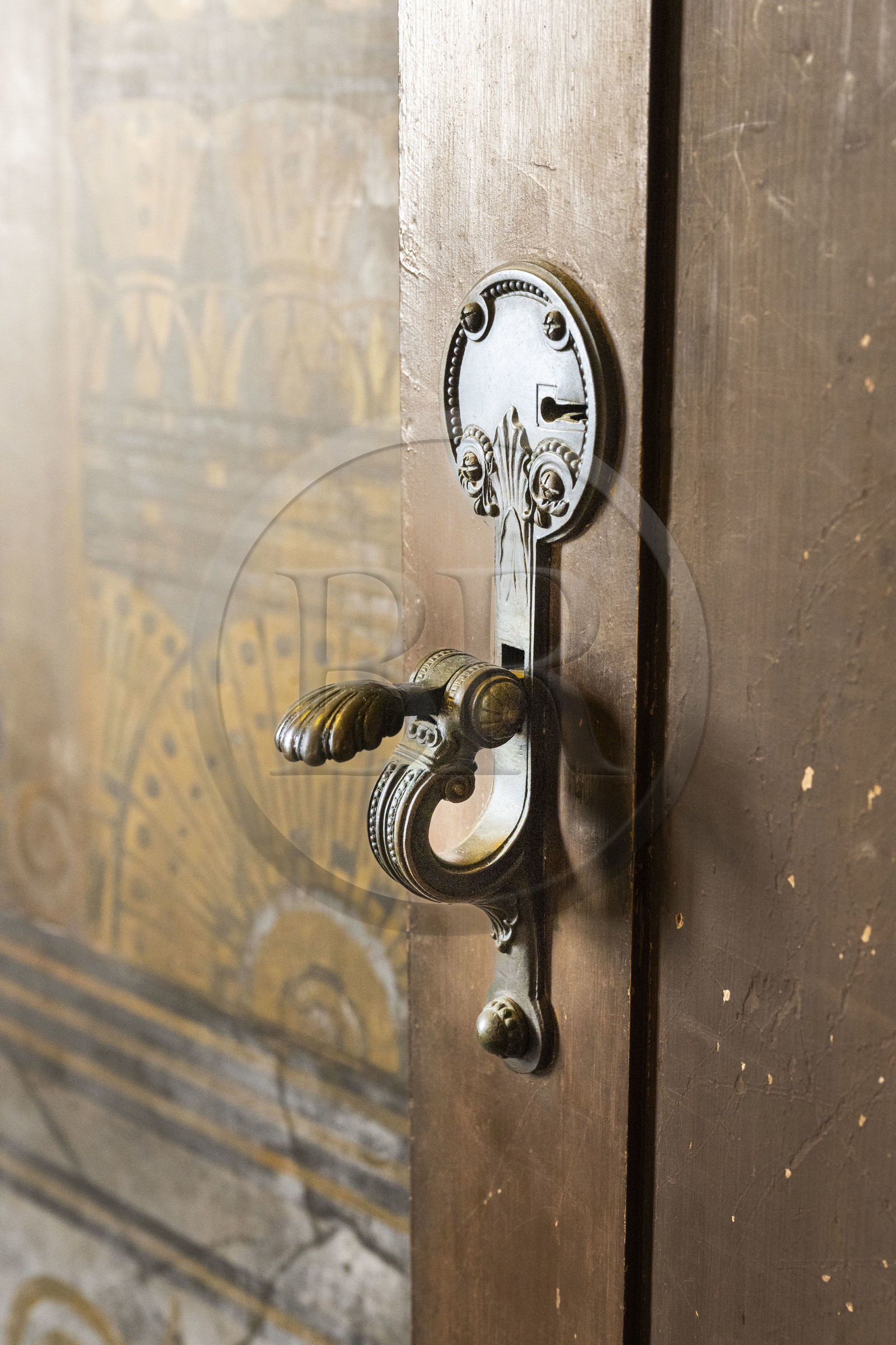 France, Alpes-Maritimes (06),  France, Alpes Maritimes (06), Beaulieu sur Mer, villa Kerylos de style neo-grec construite en 1908 par architecte Emmanuel Pontremoli, poignée de porte reprenant des formes et motifs grecs antiques