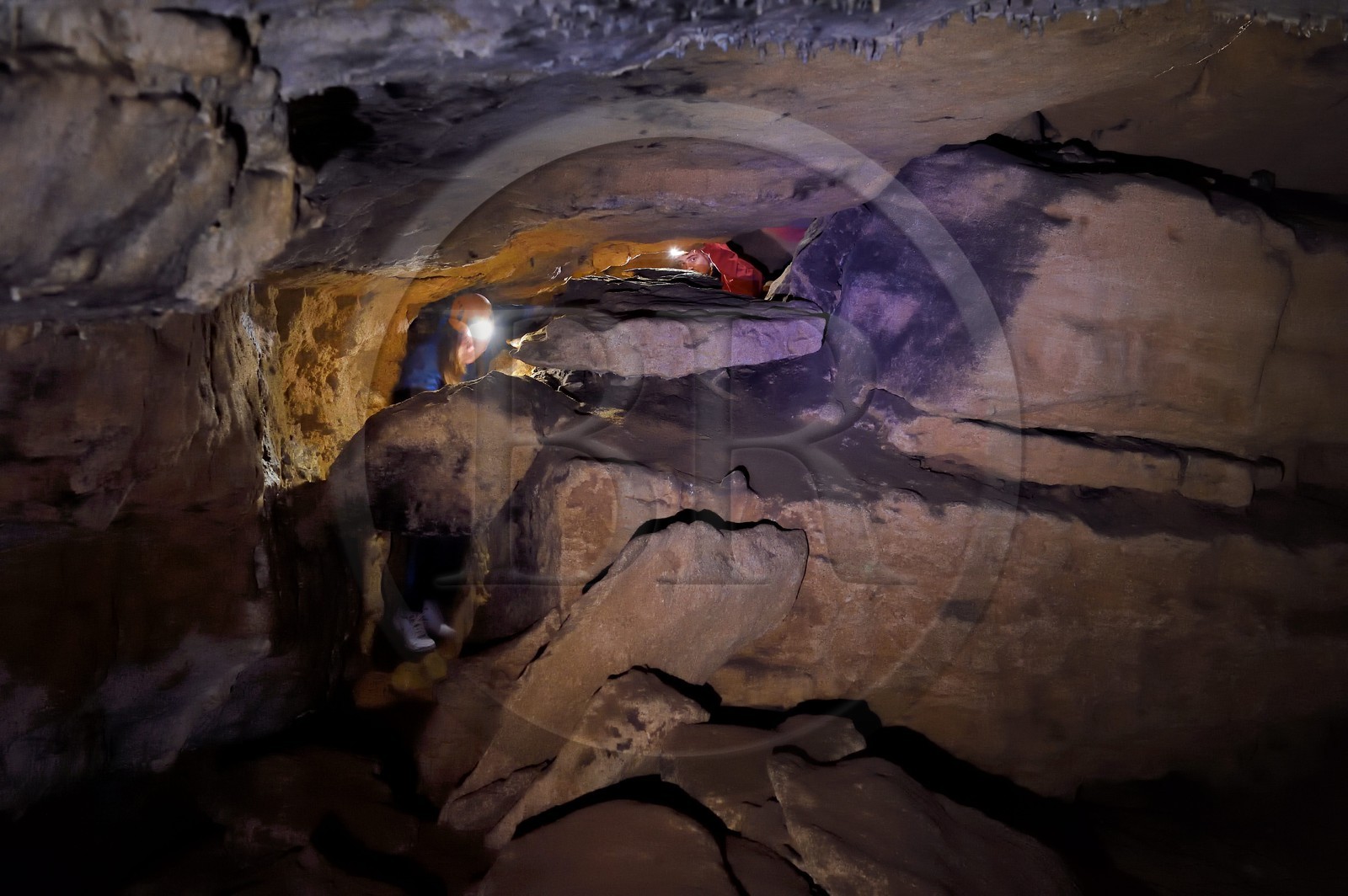 France, Dordogne (24), Périgord Noir, vallée de la Dordogne, Groléjac, initiation à la spéléologie avec Laurent Lignac de Couleur Périgord dans la grotte du Pechialet