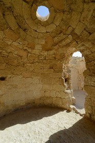 Israel, Cisjordanie, l'Hérodion, colline artificiellement exhaussée qui abrite les ruines d'un palais fortifié construit par le roi Hérode Ier le Grand (site classé Parc National), les anciens bains
