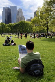Etats-Unis, New York, Manhattan, Central Park sur le Sheep Meadow, annonce de la mort de Ben Laden dans le New York Times