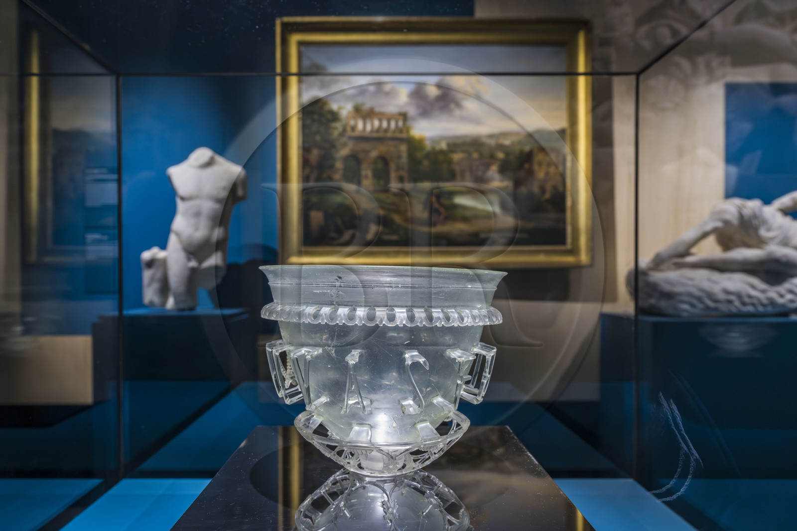 France, Saône-et-Loire (71), Autun, musée Rolin, exposition des chefs-d'oeuvres au muséum d'Histoire Naturelle pendant les travaux, coupe de Autun, vase diatrète romain du IVe siècle en verre soufflé et sculpté