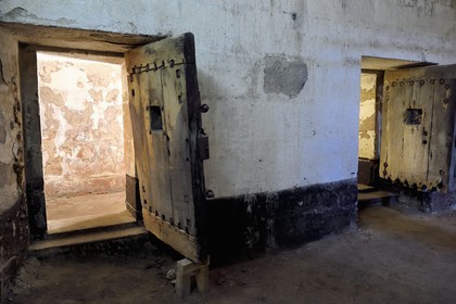 France, Allier (03), ancienne province du Bourbonnais, Moulins, Tour de la Mal-Coiffée de l'ancien Chateau des Ducs de Bourbon qui fut transformée en prison jusqu'en 1984, les cachots aux sous-sols (1780)