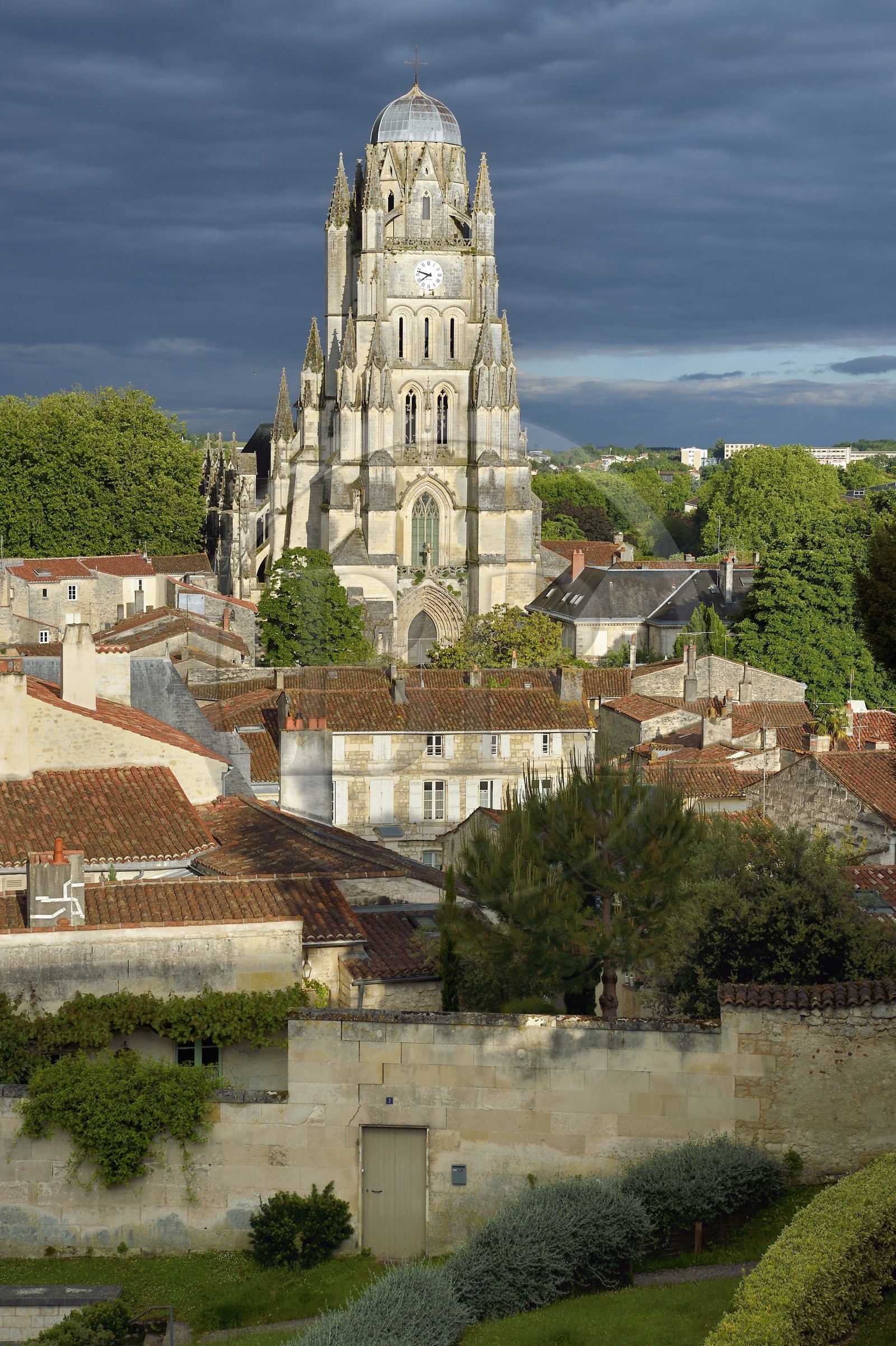 France, Charente-Maritime (17),  Saintonge, Saintes, la cathédrale Saint-Pierre