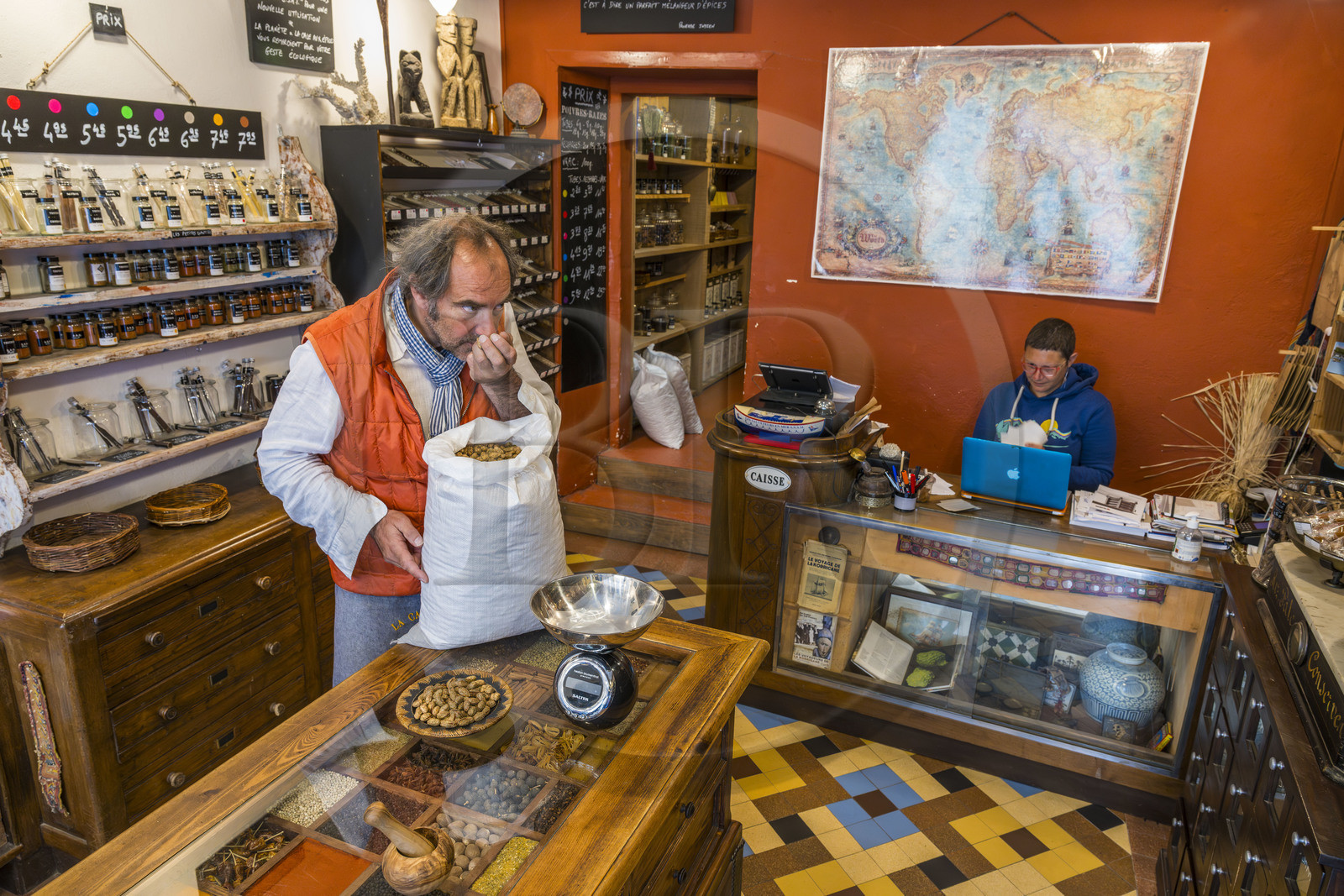 France, Cotes d'Armor, Paimpol, Christophe Lemaire du magasin d'épices La Cale Aux Epices rue des Huit Patriotes