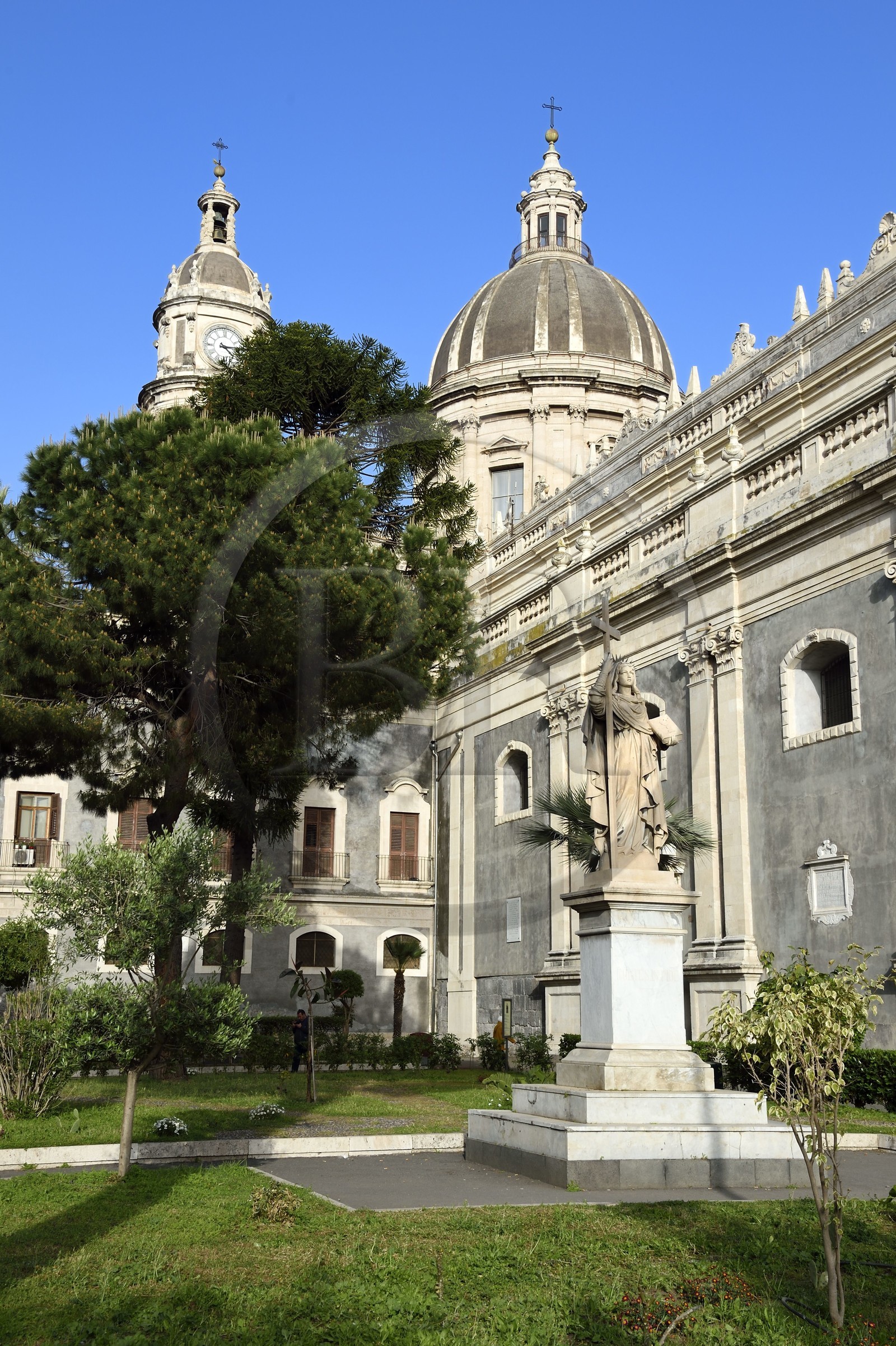 Italie, Sicile, Catane, ville baroque classée au Patrimoine Mondial de l'UNESCO, Piazza del Duomo, duomo di Sant' Agata (cathédrale Ste Agathe)