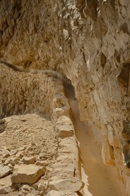 Israel, désert du Neguev, forteresse de Massada, classée Patrimoine Mondial de l'UNESCO, canal d'approvisionnement de l'eau des citernes