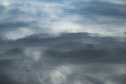 France, Hérault (34), La Grande-Motte, canal du Rhône à Sète, reflets sur l'eau