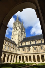 France, Calvados, Caen, the Abbaye aux Hommes (Men's Abbey), the cloister and the Saint-Etienne church