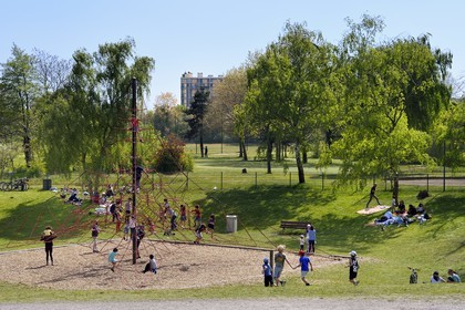 France, Val-de-Marne (94), Champigny-sur-Marne, parc du Tremblay, aire de jeux pour les enfants