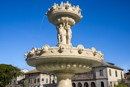 France, Guyane, Cayenne, place de Grenoble, fontaine devant l'Hotel de préfecture de la Guyane