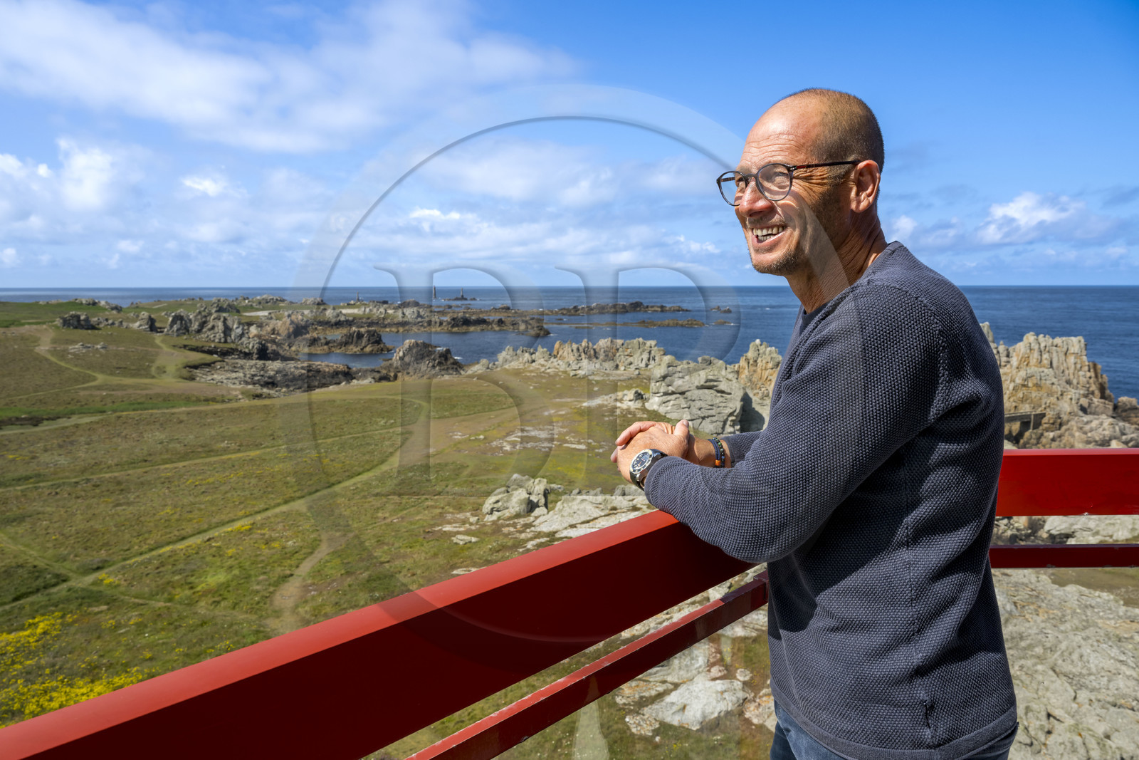 France, Finistère (29), Mer d'Iroise, Ile d'Ouessant, ancien semaphore militaire du Créac'h, aujourd'hui résidence d'artiste, Jean-Louis Pieraggi, agent de l'Office de l'Environnement de Corse, éducateur et plongeur professionnel, est écrivain en résidence