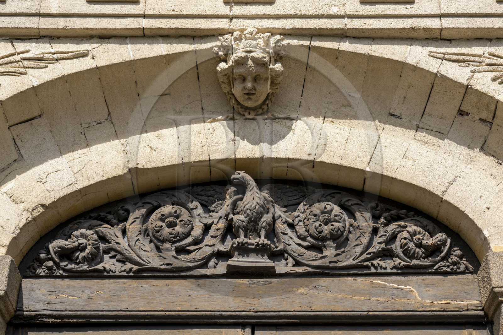 France, Ille-et-Vilaine (35), Côte d'Emeraude, Saint-Malo intra-muros, portail de l'ancien Hotel particulier d'armateur dans la rue du Collège, Hotel de Plouer devenu collège vers 1800
