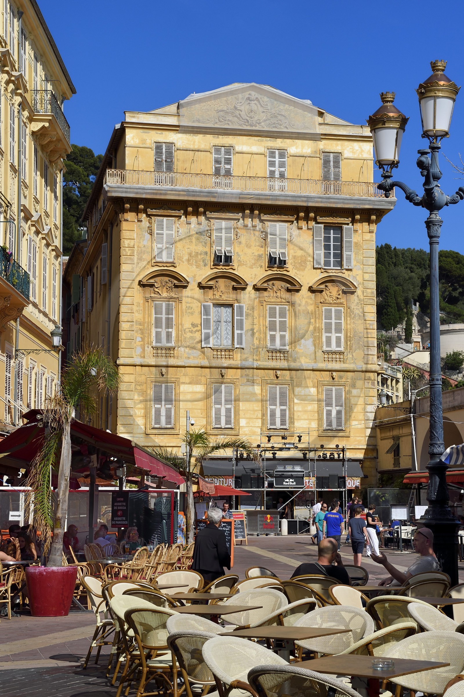 France, Alpes-Maritimes (06), Nice, vieille ville, marché du cours Saleya, le palais Cais de Pierlas, le peintre Henri Matisse y a habité quelques années au troisième étage