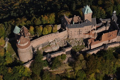 France, Bas-Rhin (67), le château du Haut-Koenigsbourg dans la forêt des Vosges (photo aérienne)