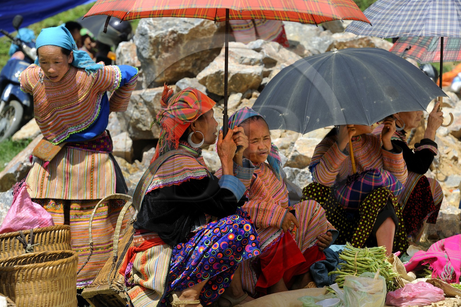 Vietnam, province de Lao Cai, région de Bac Ha, marché de Can Cau, femmes de la minorité Hmong Fleur