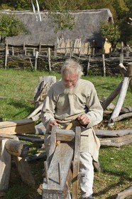 France, Calvados (14), Hérouville-Saint-Clair, Domaine de Beauregard, le parc historique Ornavik, reconstitution d'un village carolingien avec ses artisans et fermiers, menuisiers et charpentiers