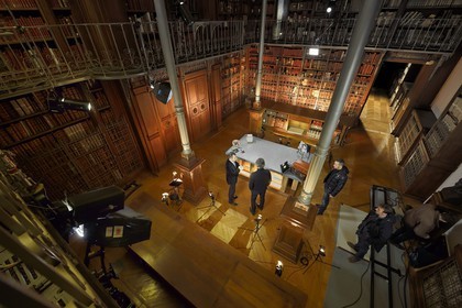 France, Paris (75), les Archives Nationales, Grands dépots, salle de l'Armoire de fer, tournage de l'émission de television L'ombre d'un doute sur l'affaire Marcel Petiot présentée par l'animateur et journaliste Franck Ferrand