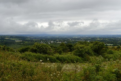 France, Côtes-d'Armor (22), point de vue sur le Trégor depuis le sommet du Menez Bré
