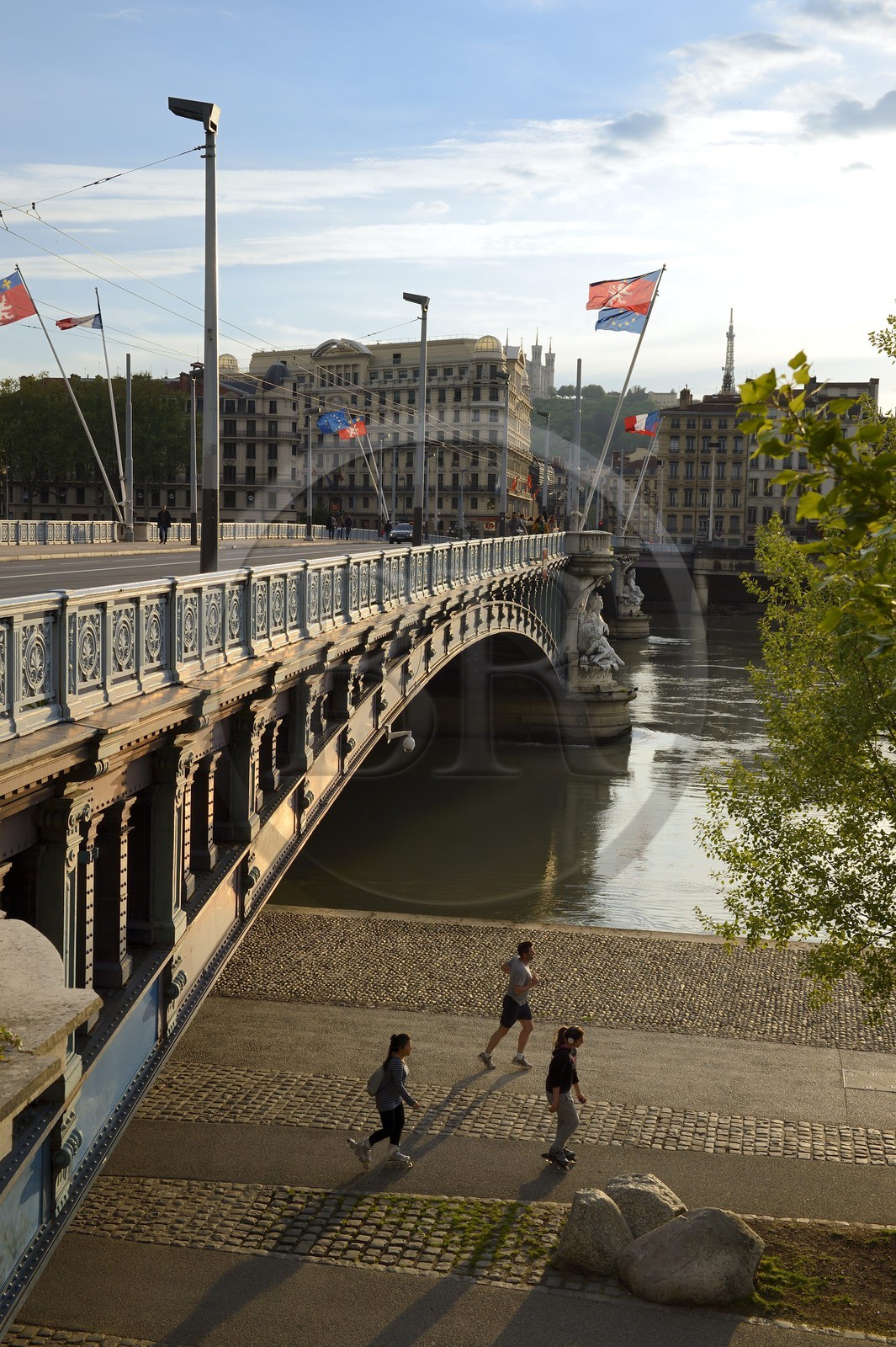 France, Rhône (69), Lyon, les berges du Rhône, le quai Général Sarrail et le pont Lafayette