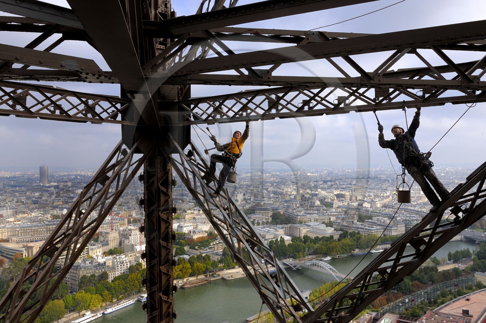 France, Paris, painter of the Eiffel Tower