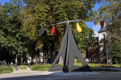 France, Seine-Maritime (76), Rouen, oeuvre monumentale Horizon d’Alexandre Calder installée sur l’esplanade du musée des Beaux-Arts